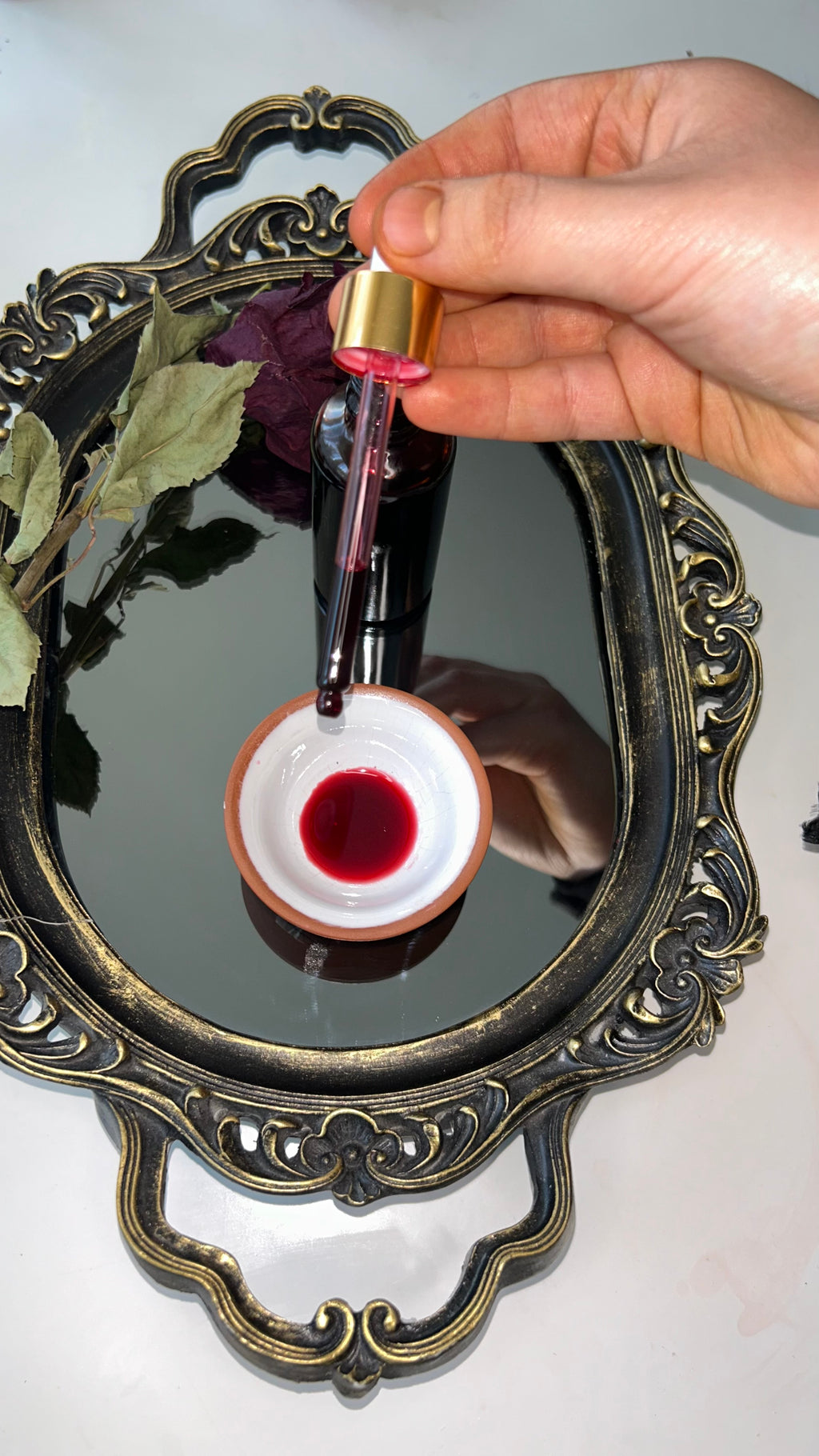 Alkanet root oil