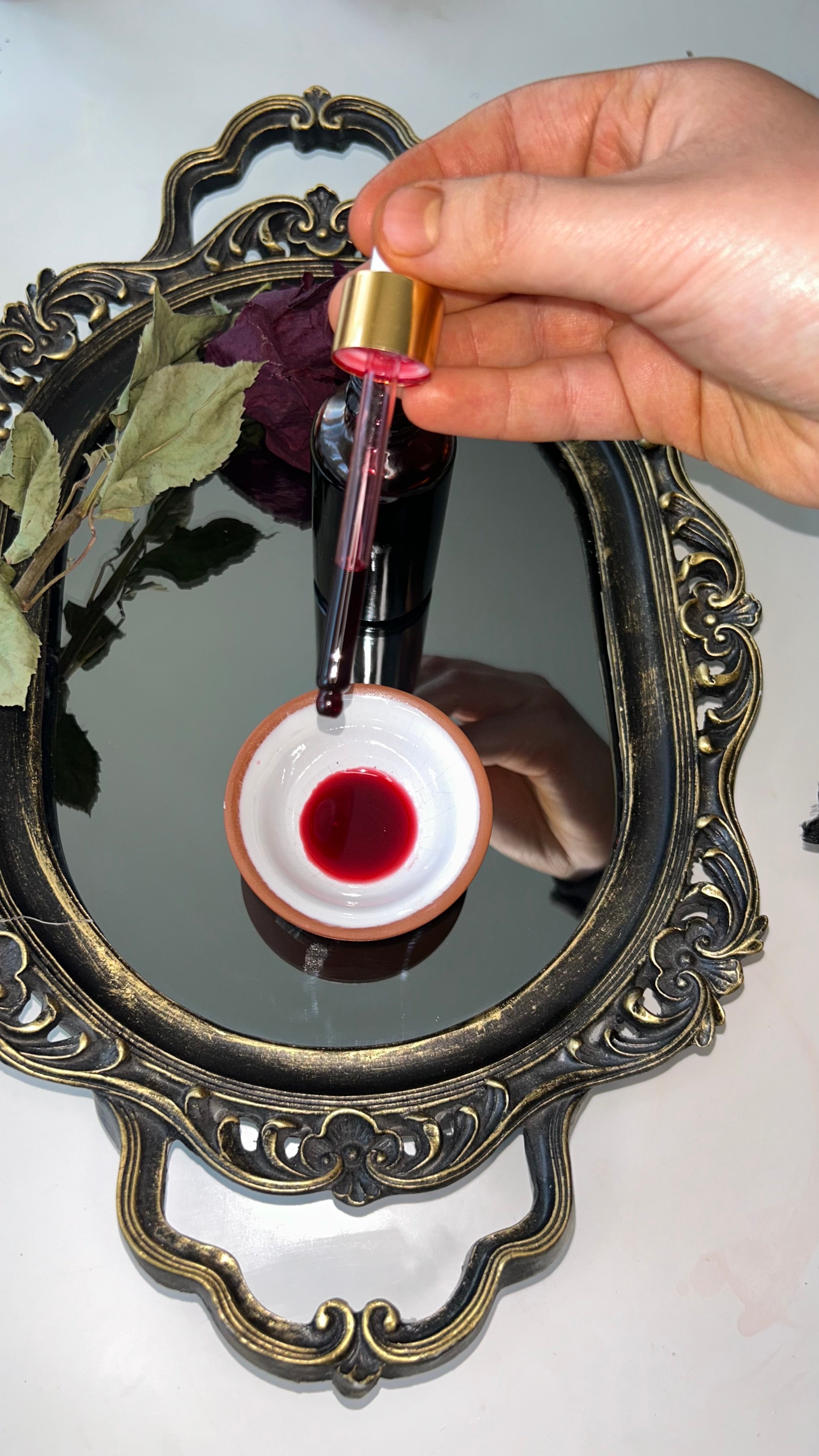 Alkanet root oil